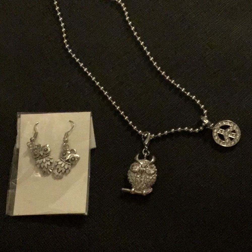 Owl necklace with earrings